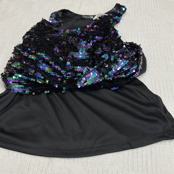 NWT  FOREVER 21 WOMEN Sequins top ,size small - Picture 8 of 10